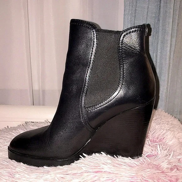 (EUC) Michael Kors Leather Slip On Wedge Hill Booties - Picture 3 of 10
